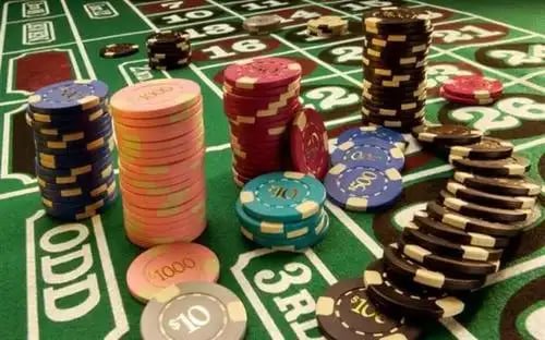 Platform interslot menampilkan berbagai kategori permainan termasuk sportsbook, kasino langsung, dan slot