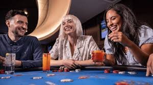Tabel hadiah interslot menampilkan lima tingkatan VIP dengan perkembangan manfaat